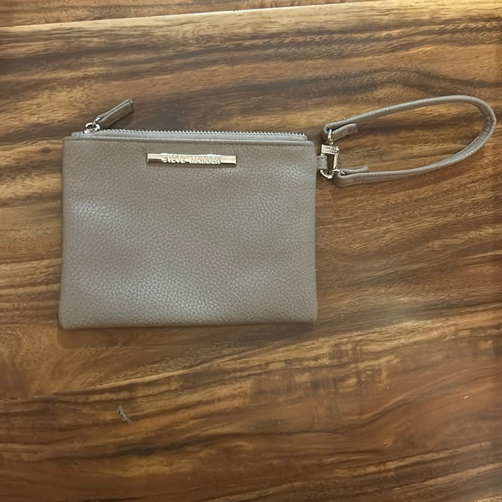 Steve Madden gray wristlet